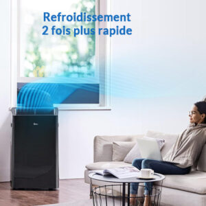 Climatiseur portable Midea 12000 BTU offrant un refroidissement deux fois plus rapide, utilisé dans un salon